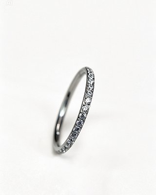 Piercing Argola Cravejada com Zircônias - Titânio