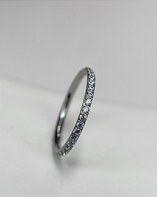 Piercing Argola Cravejada com Zircônias - Titânio