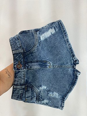 Short Jeans Feminino Barra Desfiada Laser Coração