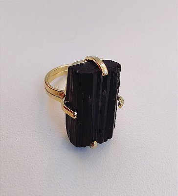 Anel com Turmalina Negra
