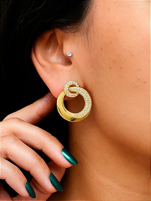 Brinco Argolas Entrelaçadas Cravejado