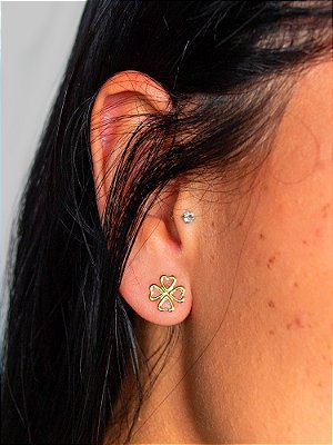 Brinco Trevo 4 folhas vazado 1,0 x 1,0 cm