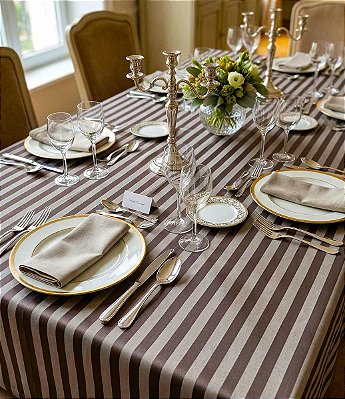 Toalha de Mesa Listrada Marrom Retangular 10 Lugares