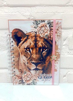 Caderno Devocional -  Aquele te guarda Leoa