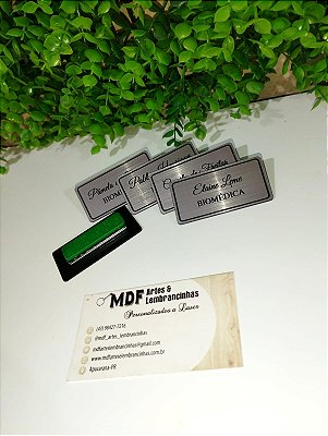 Crachá Botton Broche magnético personalizado a laser 6x3cm