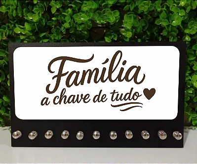 Porta chaves com 10 ganchinhos: Família, a chave de tudo