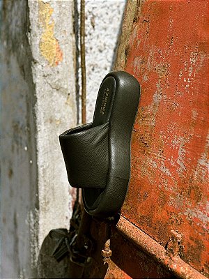 Flatform Barcelona | slide couro preto