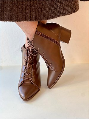 Bota Luna | couro marrom e cadarço