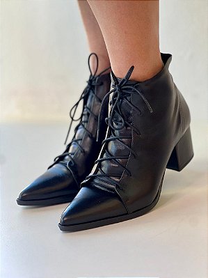 Bota Luna | couro preto e cadarço