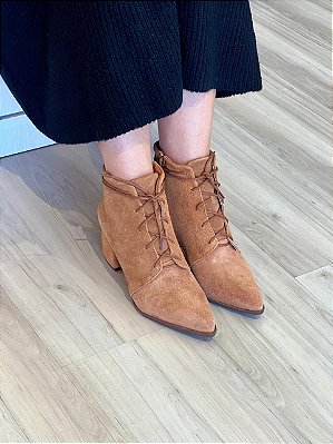 Bota Luna | couro camurça marrom e cadarço