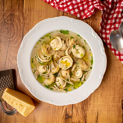Sopa de Capeletti in Brodo