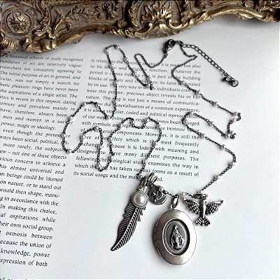 Colar Relicário Oval Prateado Envelhecido