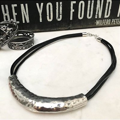 Colar Black Moon Prateado