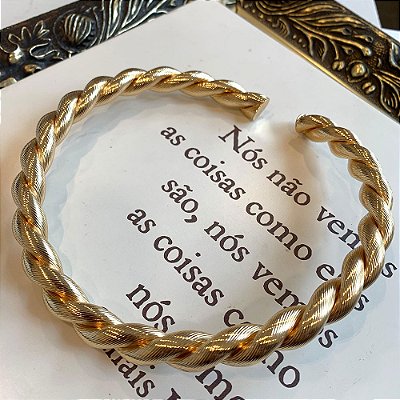 Choker Rígida Torcido Riscas Dourado