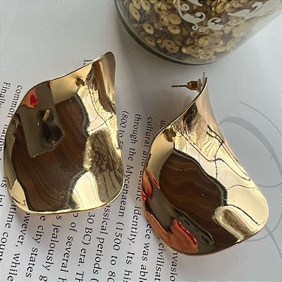 Brinco Gota Chapa Orgânica Dourado