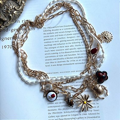 Colar Pérolas Pingentes Dourado