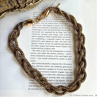Colar Trançado Malha Strass Dourado