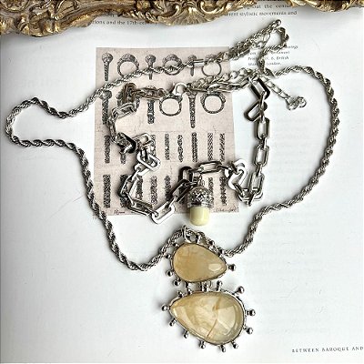 Colar Duplo Pingentes Prateados