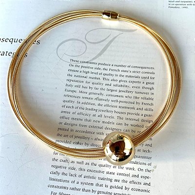 Colar Esfera Fios Violão Dourado