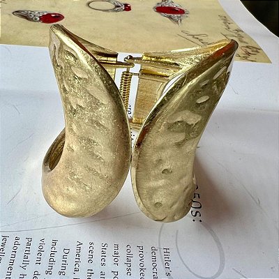 Bracelete Vazado Dourado Fosco