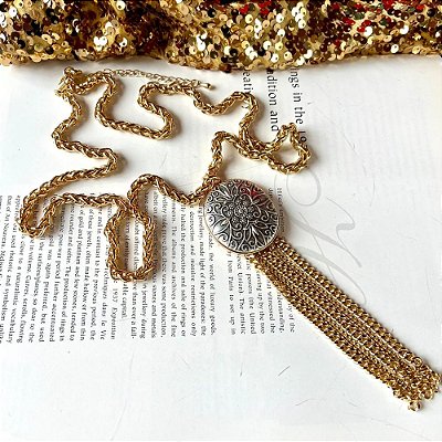 Colar Pingente Oval Tassel Dourado