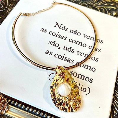 Choker Rígido Pingente Dourado