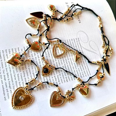 Colar Três Voltas Corações