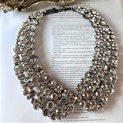 Maxi Colar Gola Pedras Brancas