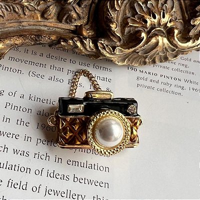 Broche Câmera Fotográfica Dourado
