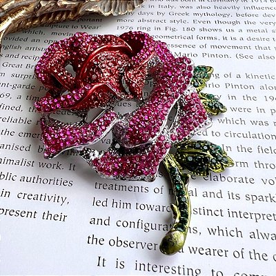 Broche Rosa Cravejado Pink