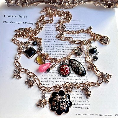 Colar Duplo Pingentes Esmaltados Dourado