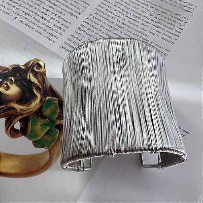 Bracelete Fios Verticais Prateado