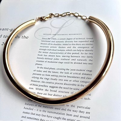 Choker Rígida Tubular Dourado