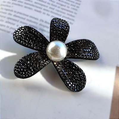 Broche Flor Cravejado Grafite
