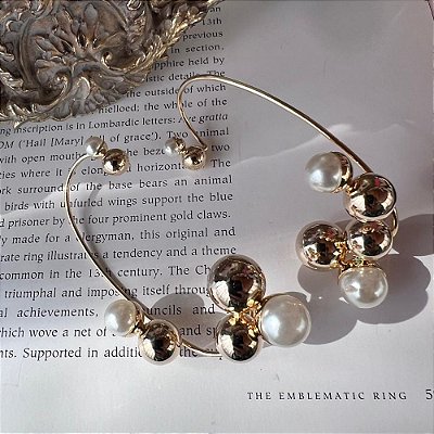 Brinco Earcuff Pérolas Esferas Dourado