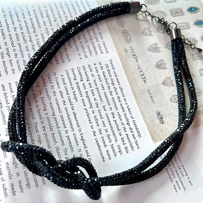 Colar Nó Malha Strass Preto