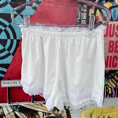 Shorts Off Malha Fria Renda Branca