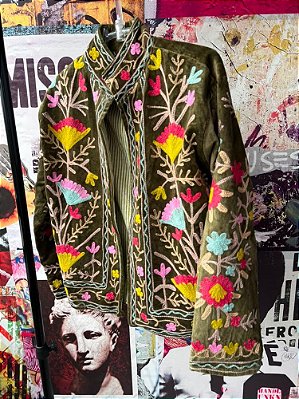 Casaco Boho Bordado Verde Flores