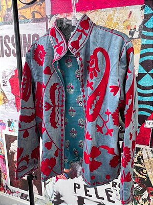 Casaco Boho Bordado Chumbo Vermelho