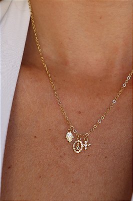 Colar Dourado com Pingentes de Fé