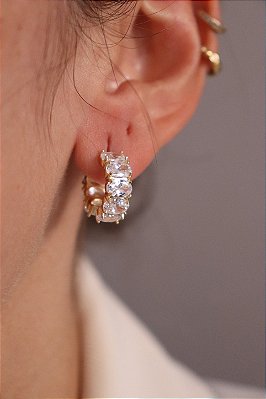 Brinco com Zircônias Banhado a Ouro 18k