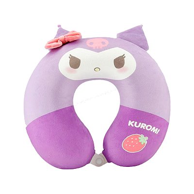 ALMOFADA DE PESCOÇO FORMATO DE U MODELO SANRIO KUROMI COM LAÇO 30 X 28 CM.