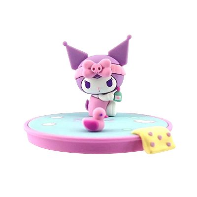 SUPORTE DE MESA PARA CELULAR SANRIO KUROMI BATH MINISO 8 X 8 X 6 CM.