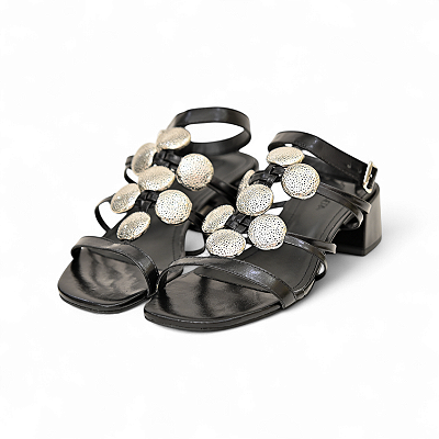 SANDALIA COURO ENFEITES