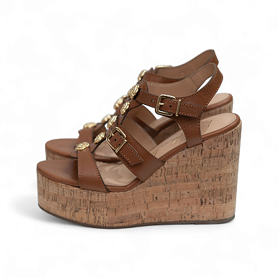 PLATAFORMA COURO ENFEITES