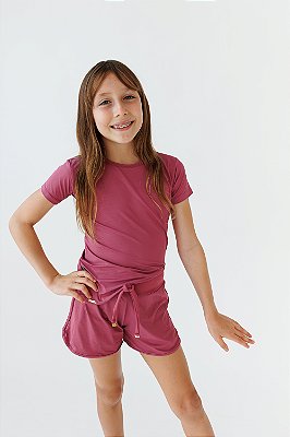 Conjunto T-shirts com bermuda sobreposta rosa juvenil