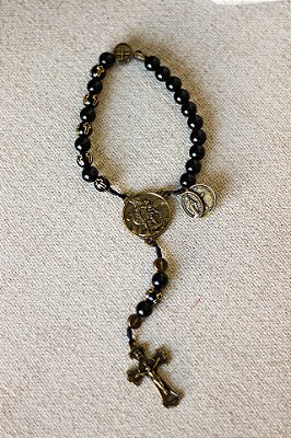 TERÇO DE BOLSO, MADEIRA PRETA