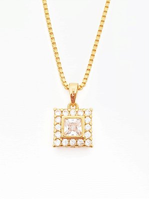 Pingente Quadrado Cravejado (9mm) Banhado A Ouro 18k PIN028