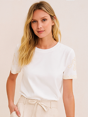 BLusa bordada na manga desenho