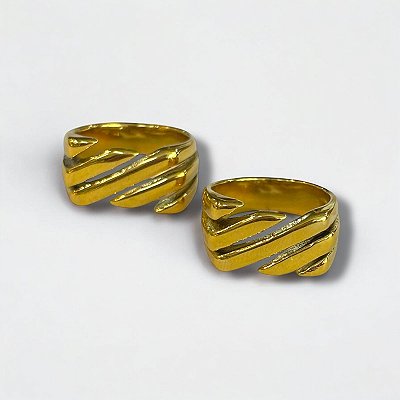 Anel Diagonal Vazado Dourado Aço Inox